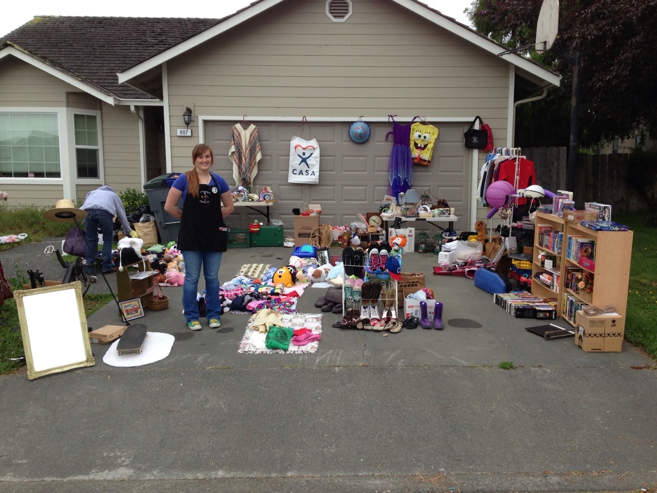 How To Organize A Yard Sale.