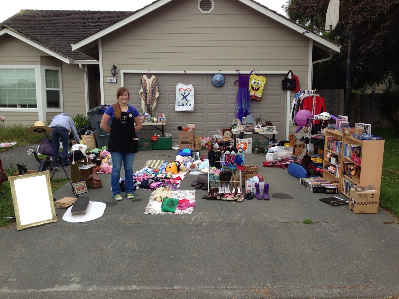 DIY Clothes Rack for Garage Sales and Yard Sales